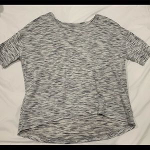 Heather gray Lululemon tee